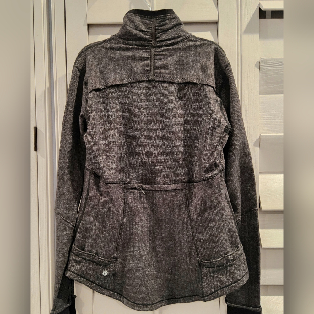 Lululemon Half Zip Pullover Track Jacket Euc - image 2